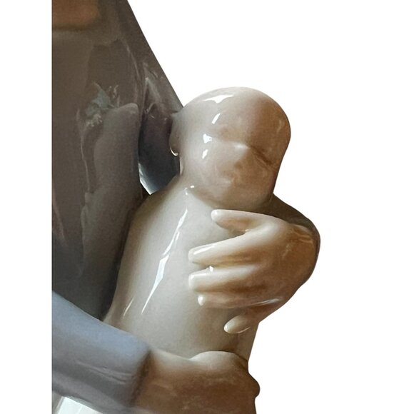 Lladro Girl Holding Baby Figurine 9" Tall Porcelain Spain Collectible sculpture - Picture 5 of 16